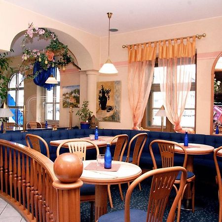Hotel Zum Grunen Baum Plattling Exteriör bild