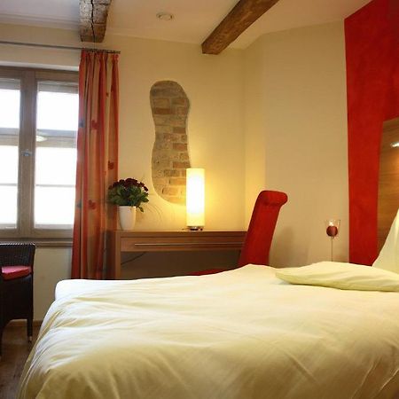 Hotel Zum Grunen Baum Plattling Rum bild