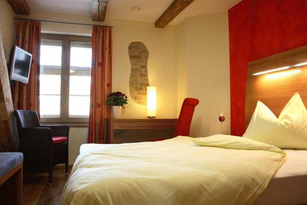 Hotel Zum Grunen Baum Plattling Rum bild